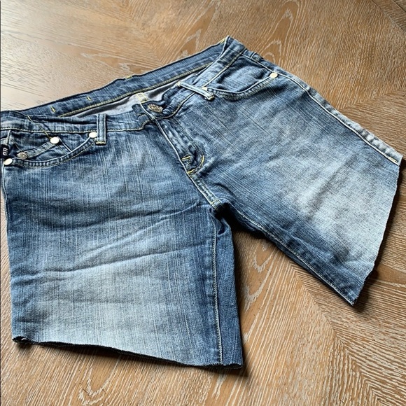 ROCK & REPUBLIC Original Cut Off Denim Shorts 28 - Picture 4 of 8